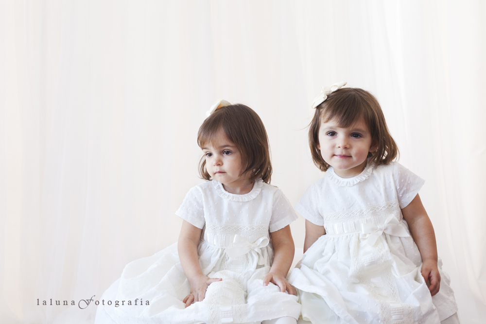 Las fotos de Alejandra y Paula para su bautizo. Retratos infantiles, ni más ni menos…